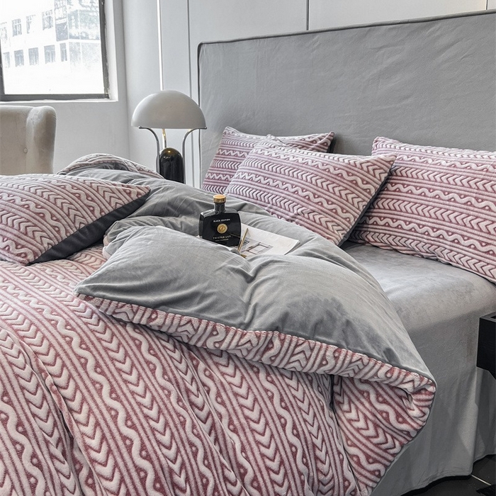 91家纺网 家纺一手货源 找家纺 啊雅家居 2025新款亲肤舒适雕花绒加宝宝绒四件套 连雕豆沙