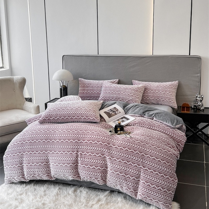 91家纺网 家纺一手货源 找家纺 啊雅家居 2025新款亲肤舒适雕花绒加宝宝绒四件套 连雕豆沙