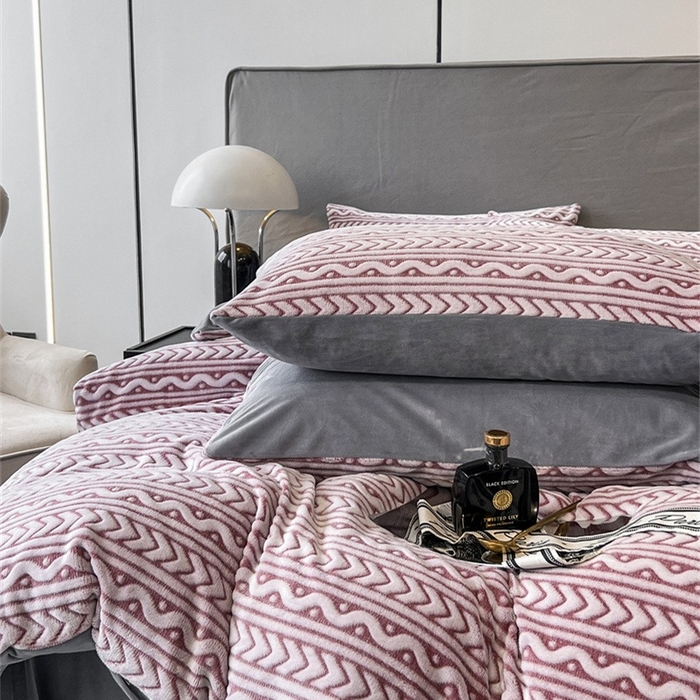 91家纺网 家纺一手货源 找家纺 啊雅家居 2025新款亲肤舒适雕花绒加宝宝绒四件套 连雕豆沙