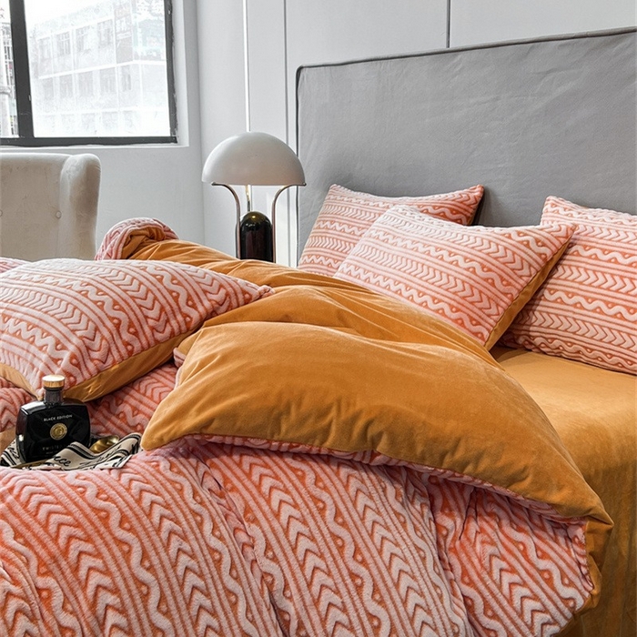 91家纺网 家纺一手货源 找家纺 啊雅家居 2025新款亲肤舒适雕花绒加宝宝绒四件套 连雕橙