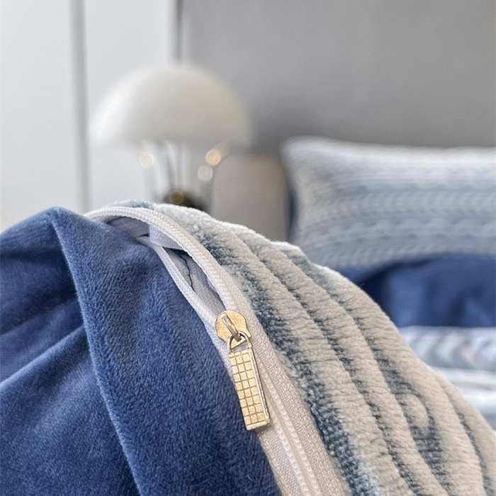 91家纺网 家纺一手货源 找家纺 啊雅家居 2025新款亲肤舒适雕花绒加宝宝绒四件套 连雕蓝