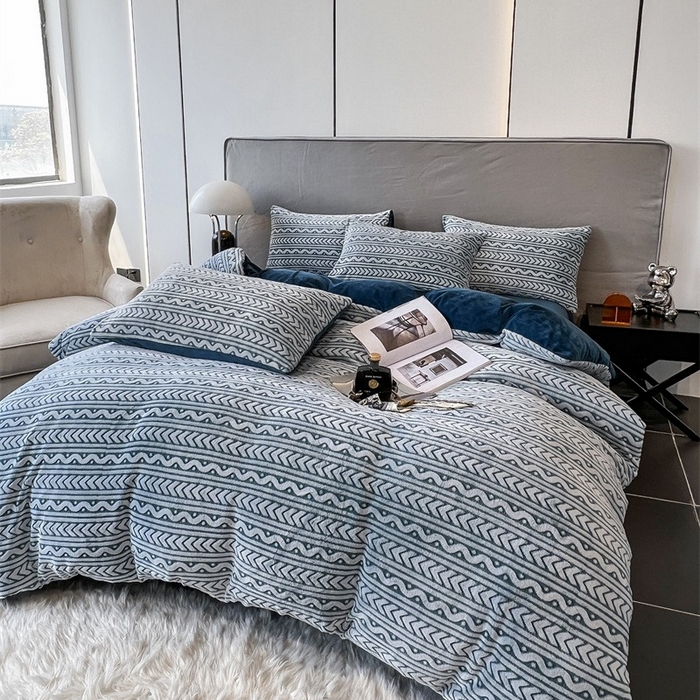 91家纺网 家纺一手货源 找家纺 啊雅家居 2025新款亲肤舒适雕花绒加宝宝绒四件套 连雕水绿