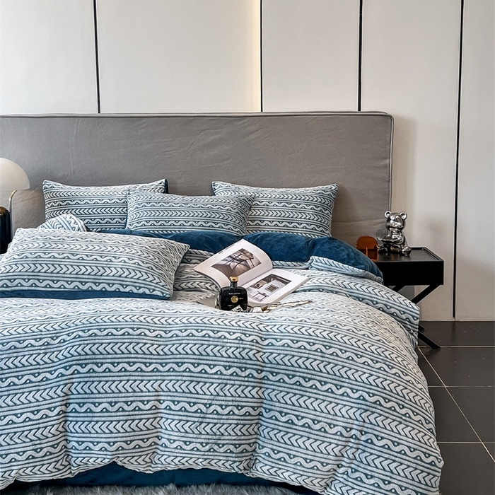 91家纺网 家纺一手货源 找家纺 啊雅家居 2025新款亲肤舒适雕花绒加宝宝绒四件套 连雕水绿