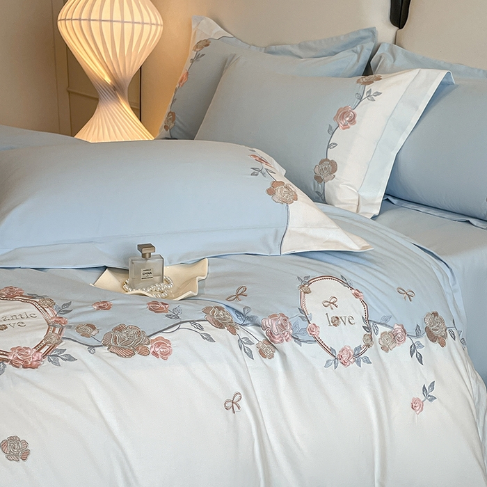 91家纺网 家纺一手货源 找家纺 置顶家纺 2025春夏新款亲肤刺绣四件套-蔷薇恋人 蔷薇恋人-天蓝