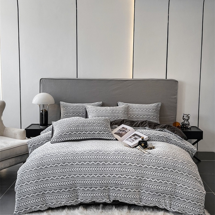 91家纺网 家纺一手货源 找家纺 啊雅家居 2025新款亲肤舒适雕花绒加宝宝绒四件套 连雕棕