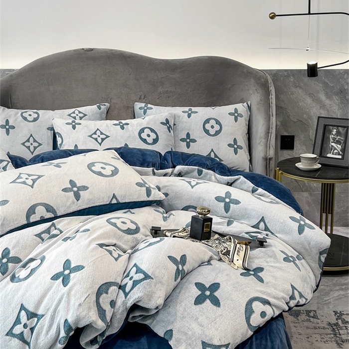 91家纺网 家纺一手货源 找家纺 啊雅家居 2025新款亲肤舒适雕花绒加宝宝绒四件套 点雕绿