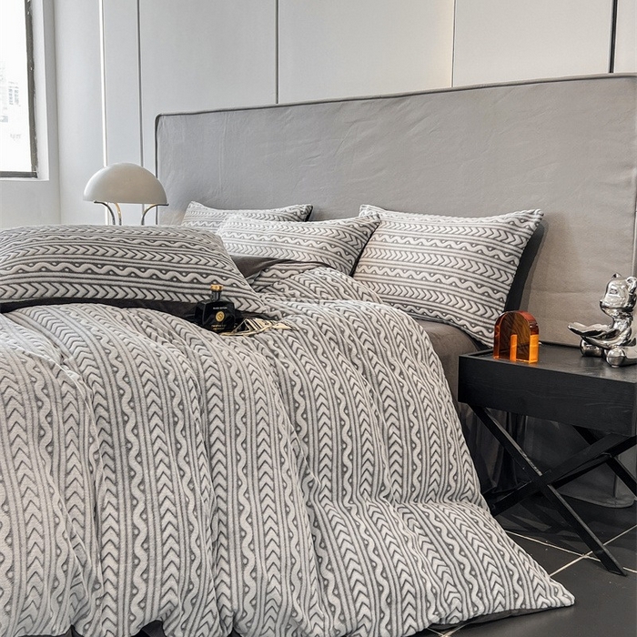 91家纺网 家纺一手货源 找家纺 啊雅家居 2025新款亲肤舒适雕花绒加宝宝绒四件套 连雕棕