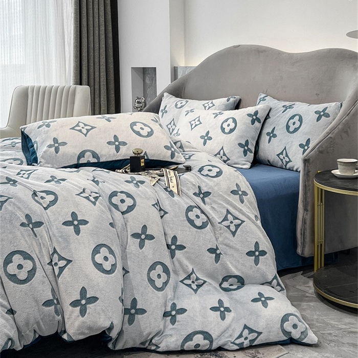 91家纺网 家纺一手货源 找家纺 啊雅家居 2025新款亲肤舒适雕花绒加宝宝绒四件套 点雕绿