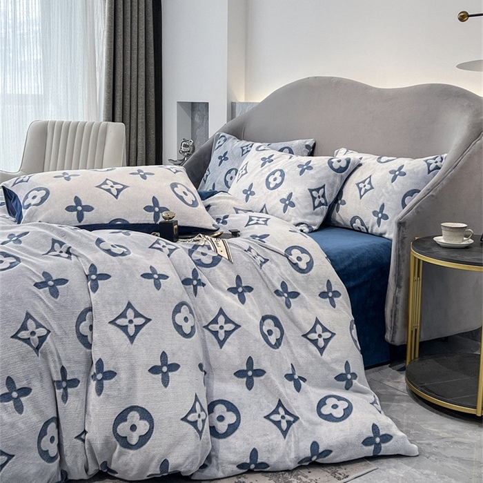 91家纺网 家纺一手货源 找家纺 啊雅家居 2025新款亲肤舒适雕花绒加宝宝绒四件套 点雕绿