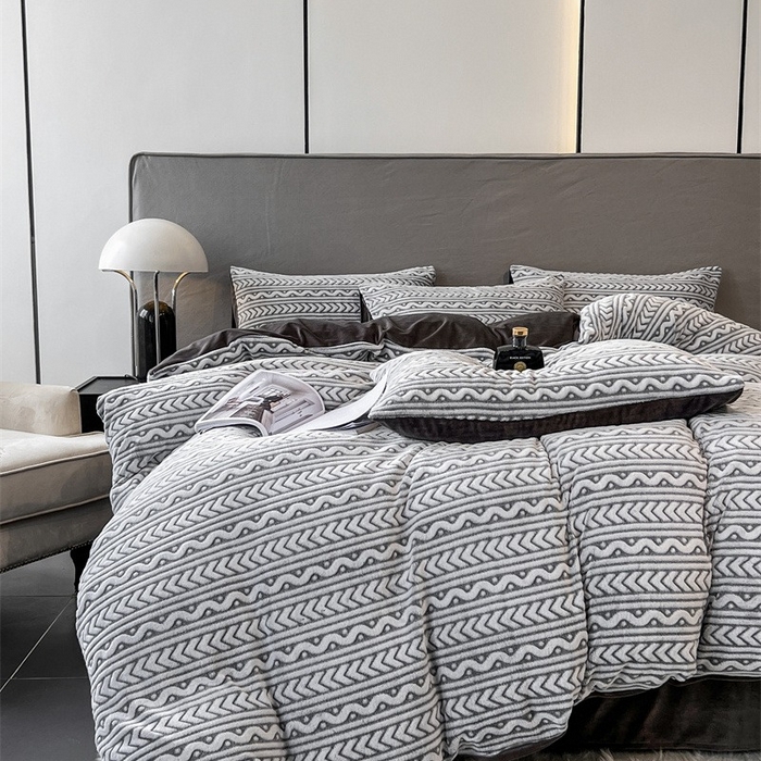 91家纺网 家纺一手货源 找家纺 啊雅家居 2025新款亲肤舒适雕花绒加宝宝绒四件套 连雕棕