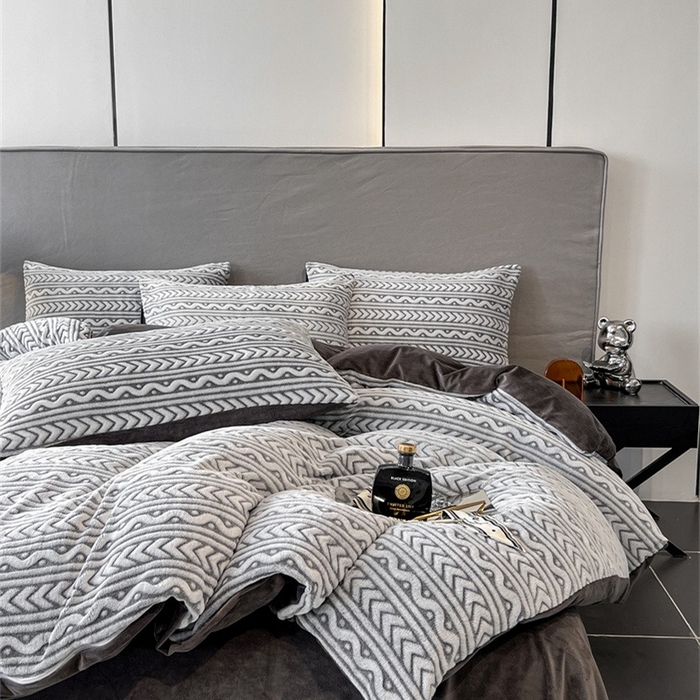 91家纺网 家纺一手货源 找家纺 啊雅家居 2025新款亲肤舒适雕花绒加宝宝绒四件套 连雕棕