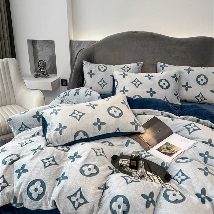 91家纺网 家纺一手货源 找家纺 啊雅家居 2025新款亲肤舒适雕花绒加宝宝绒四件套 点雕绿