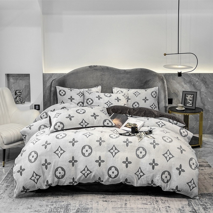 91家纺网 家纺一手货源 找家纺 啊雅家居 2025新款亲肤舒适雕花绒加宝宝绒四件套 点雕棕