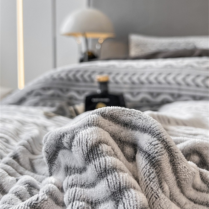 91家纺网 家纺一手货源 找家纺 啊雅家居 2025新款亲肤舒适雕花绒加宝宝绒四件套 连雕棕