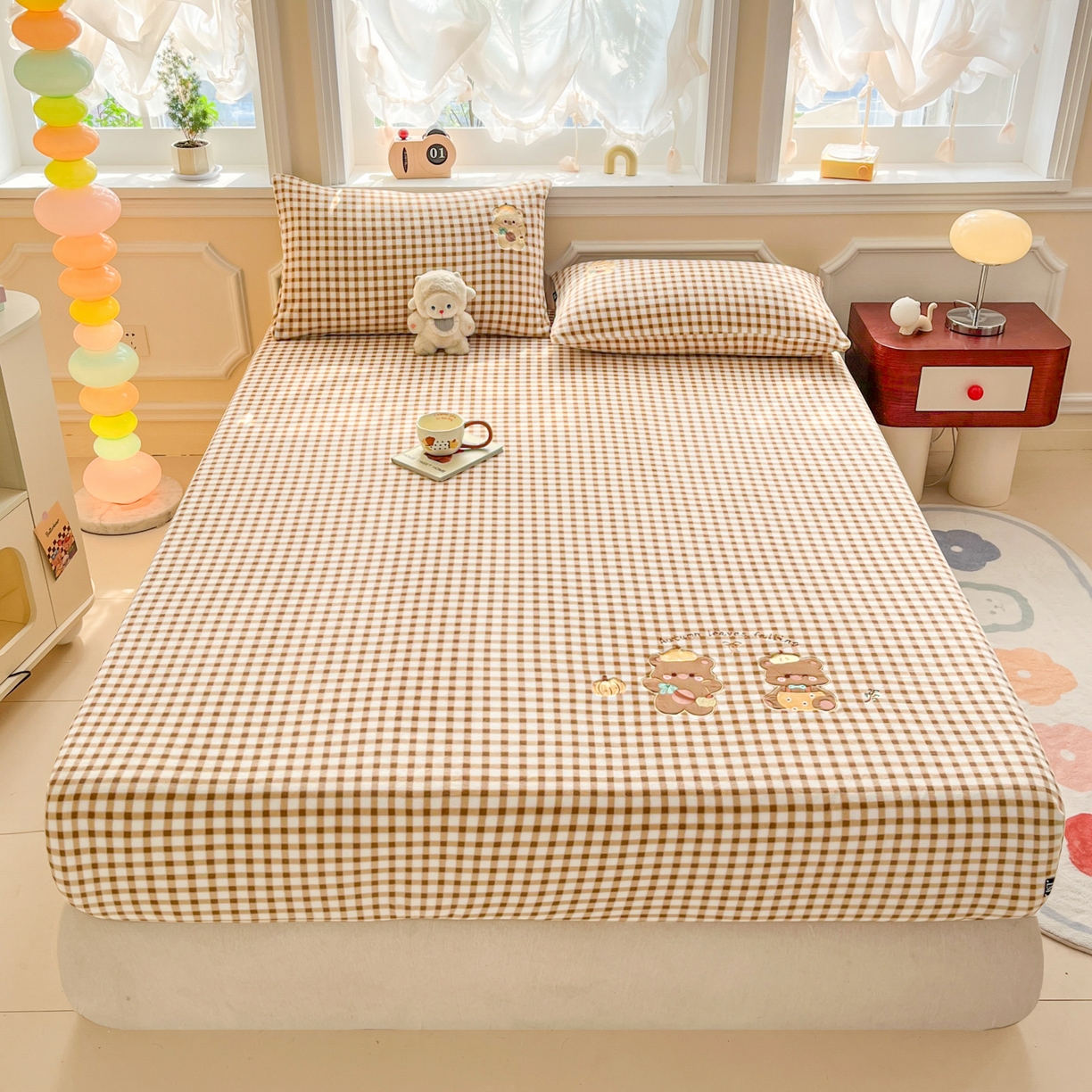 91家纺网 家纺一手货源 找家纺 （总）佳汐蓝家纺 2025新款秋冬220克贴布绣牛奶绒床笠三件套