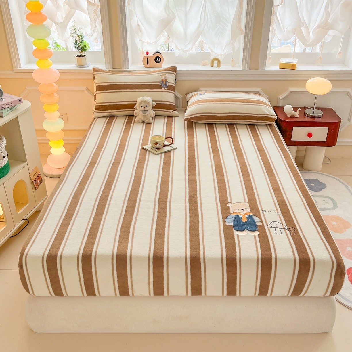 91家纺网 家纺一手货源 找家纺 （总）佳汐蓝家纺 2025新款秋冬220克贴布绣牛奶绒床笠三件套