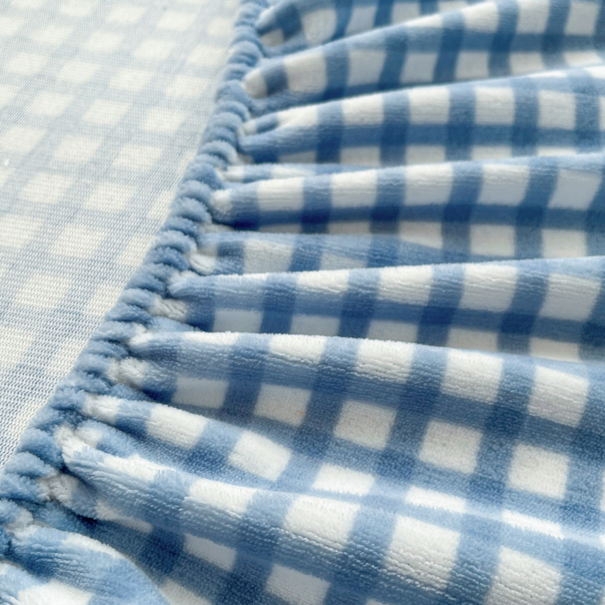 91家纺网 家纺一手货源 找家纺 佳汐蓝家纺 2025新款秋冬220克贴布绣牛奶绒床笠三件套 面包熊