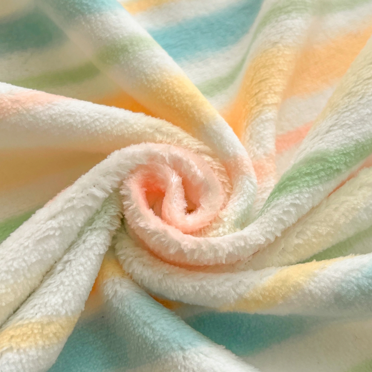 91家纺网 家纺一手货源 找家纺 佳汐蓝家纺 2025新款秋冬220克贴布绣牛奶绒床笠三件套 太阳狮