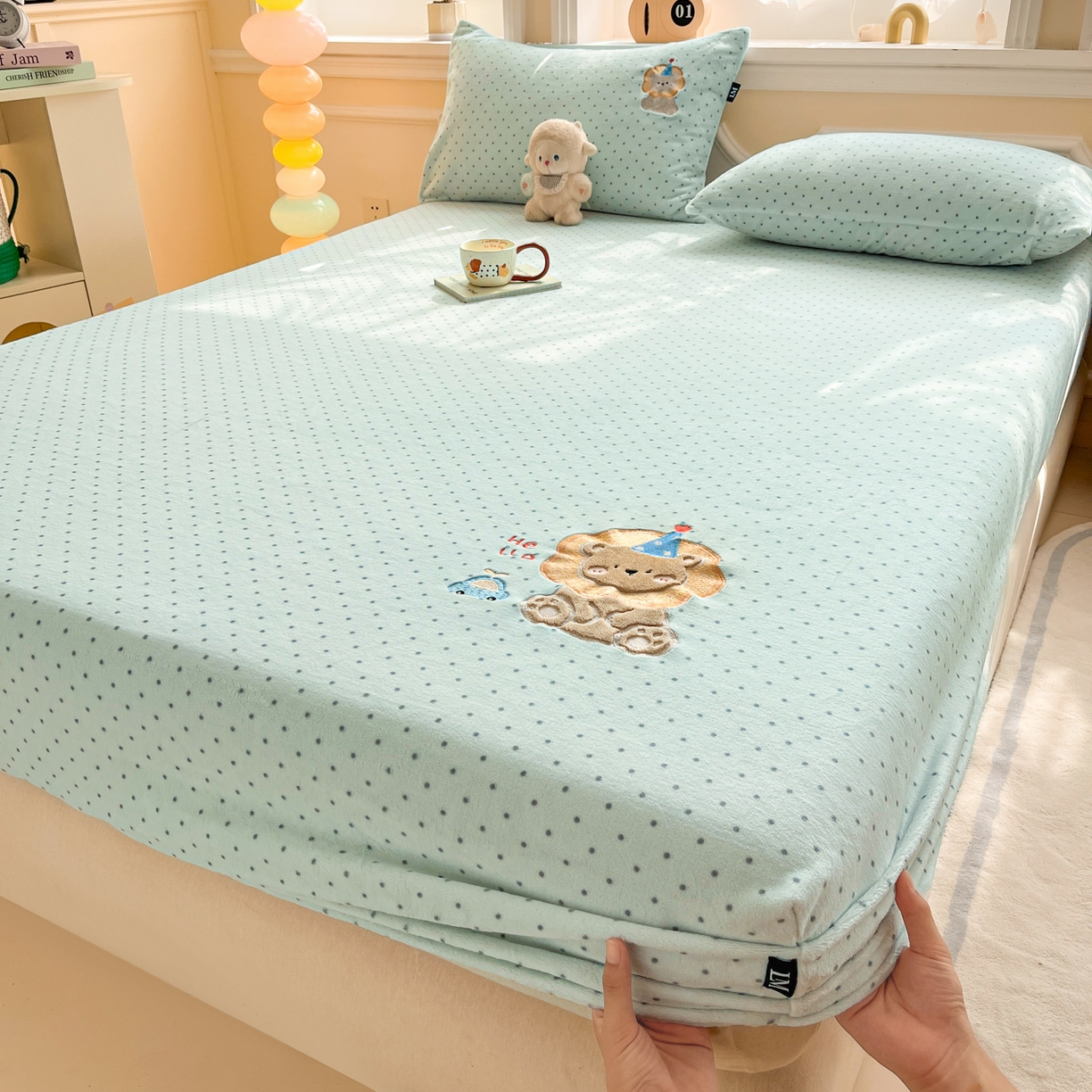 91家纺网 家纺一手货源 找家纺 （总）佳汐蓝家纺 2025新款秋冬220克贴布绣牛奶绒床笠三件套