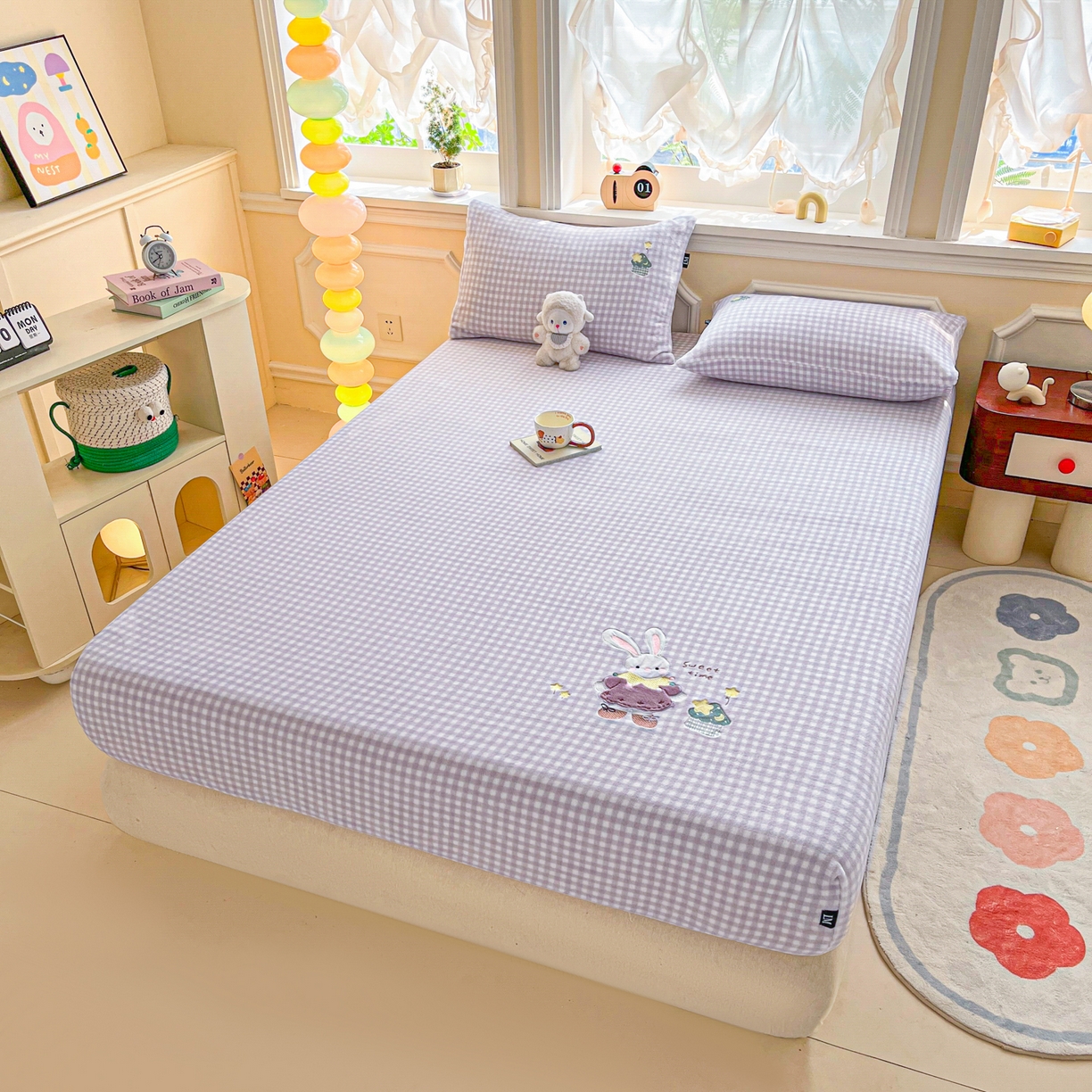 91家纺网 家纺一手货源 找家纺 佳汐蓝家纺 2025新款秋冬220克贴布绣牛奶绒床笠三件套 星星兔