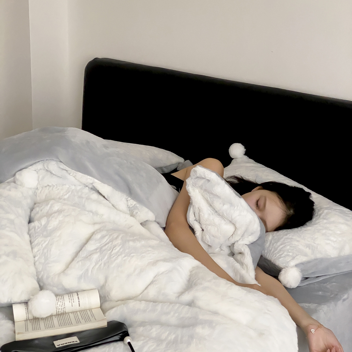 91家纺网 家纺一手货源 找家纺 （总）玉宇阁家居 2025新款230g高克重牛奶绒立体提花雕花四件套-浮雕的纹理（228/305/315/315/315/335（券后控价））