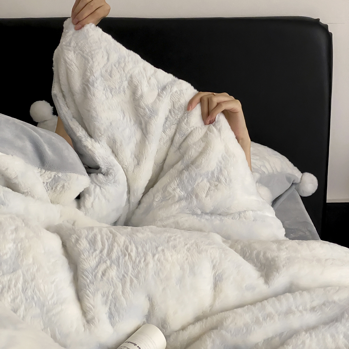 91家纺网 家纺一手货源 找家纺 玉宇阁家居 2025新款230g高克重牛奶绒立体提花雕花四件套-浮雕的纹理（228/305/315/315/315/335（券后控价）） 浮雕的纹理-宝石蓝