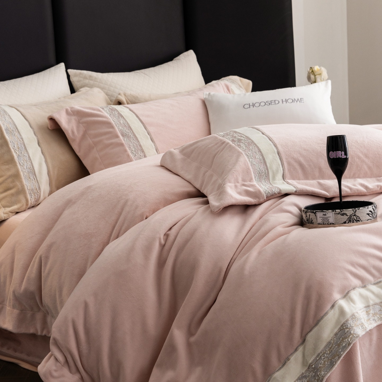 91家纺网 家纺一手货源 找家纺 （总）初拾 2025新款230g牛奶绒“高级感“绣花四件套—曼岛邂逅