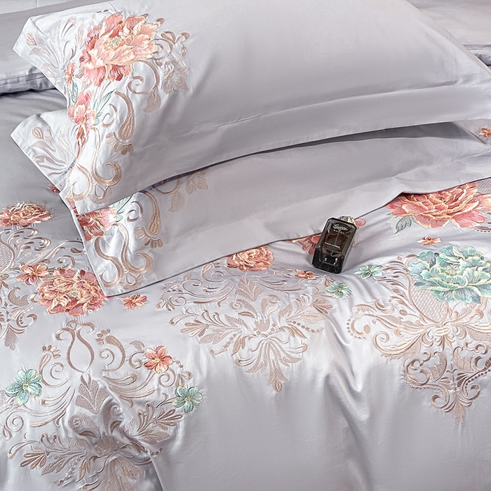 91家纺网 家纺一手货源 找家纺 置顶家纺 2025新款13372全棉拼接刺绣四件套-盛世花悦 盛世花悦-浅紫