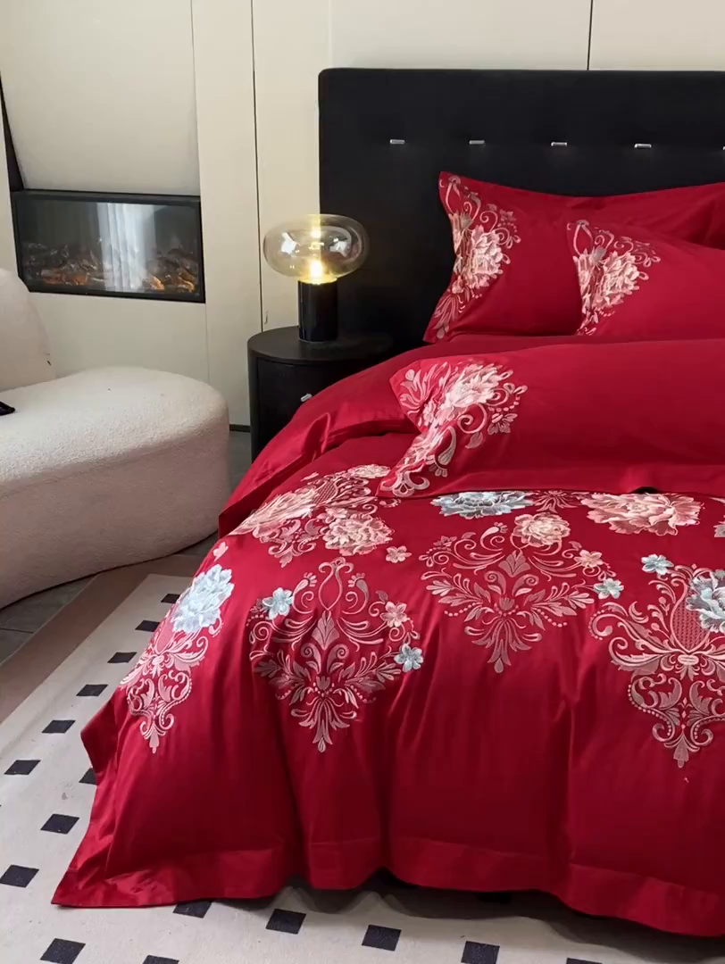 91家纺网 家纺一手货源 找家纺 置顶家纺 2025新款13372全棉拼接刺绣四件套-盛世花悦 盛世花悦-大红
