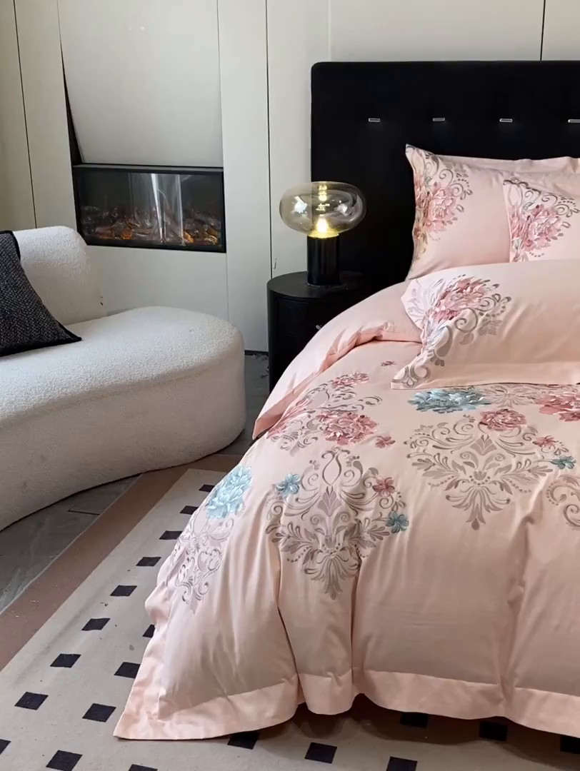 91家纺网 家纺一手货源 找家纺 置顶家纺 2025新款13372全棉拼接刺绣四件套-盛世花悦 盛世花悦-玉粉