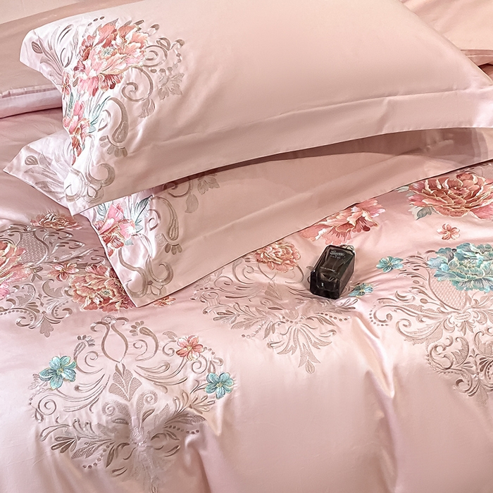 91家纺网 家纺一手货源 找家纺 置顶家纺 2025新款13372全棉拼接刺绣四件套-盛世花悦 盛世花悦-浅豆沙