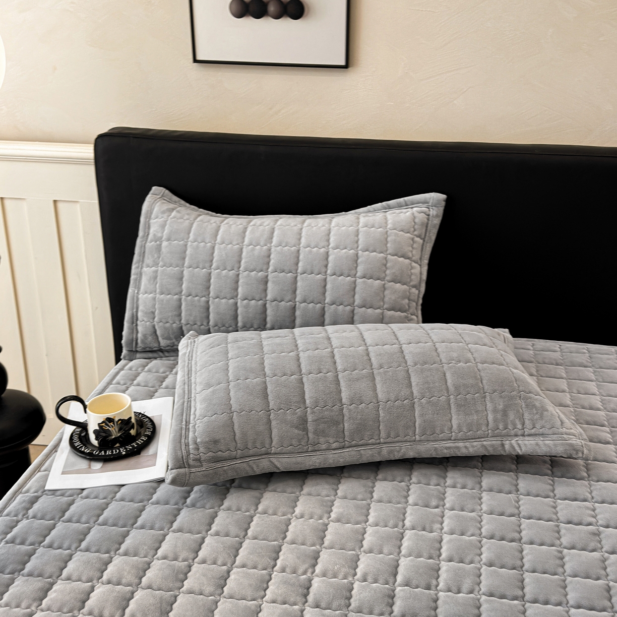 91家纺网 家纺一手货源 找家纺 颜选 2025新款高克重牛奶绒纯色床垫系列 深灰