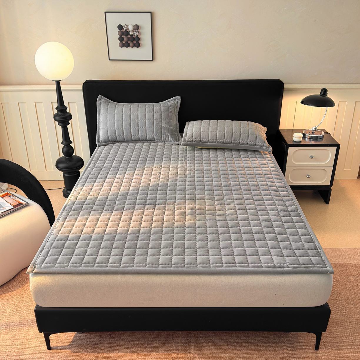 91家纺网 家纺一手货源 找家纺 颜选 2025新款高克重牛奶绒纯色床垫系列 深灰