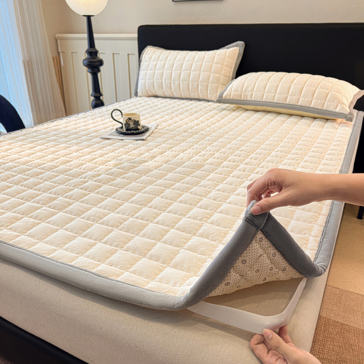 91家纺网 家纺一手货源 找家纺 颜选 2025新款高克重牛奶绒纯色床垫系列 米白