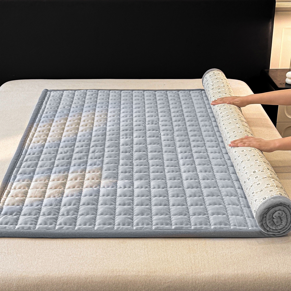 91家纺网 家纺一手货源 找家纺 颜选 2025新款高克重牛奶绒纯色床垫系列 蓝灰