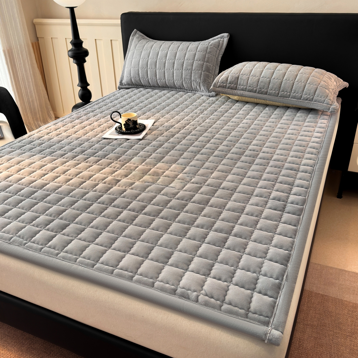 91家纺网 家纺一手货源 找家纺 颜选 2025新款高克重牛奶绒纯色床垫系列 深灰