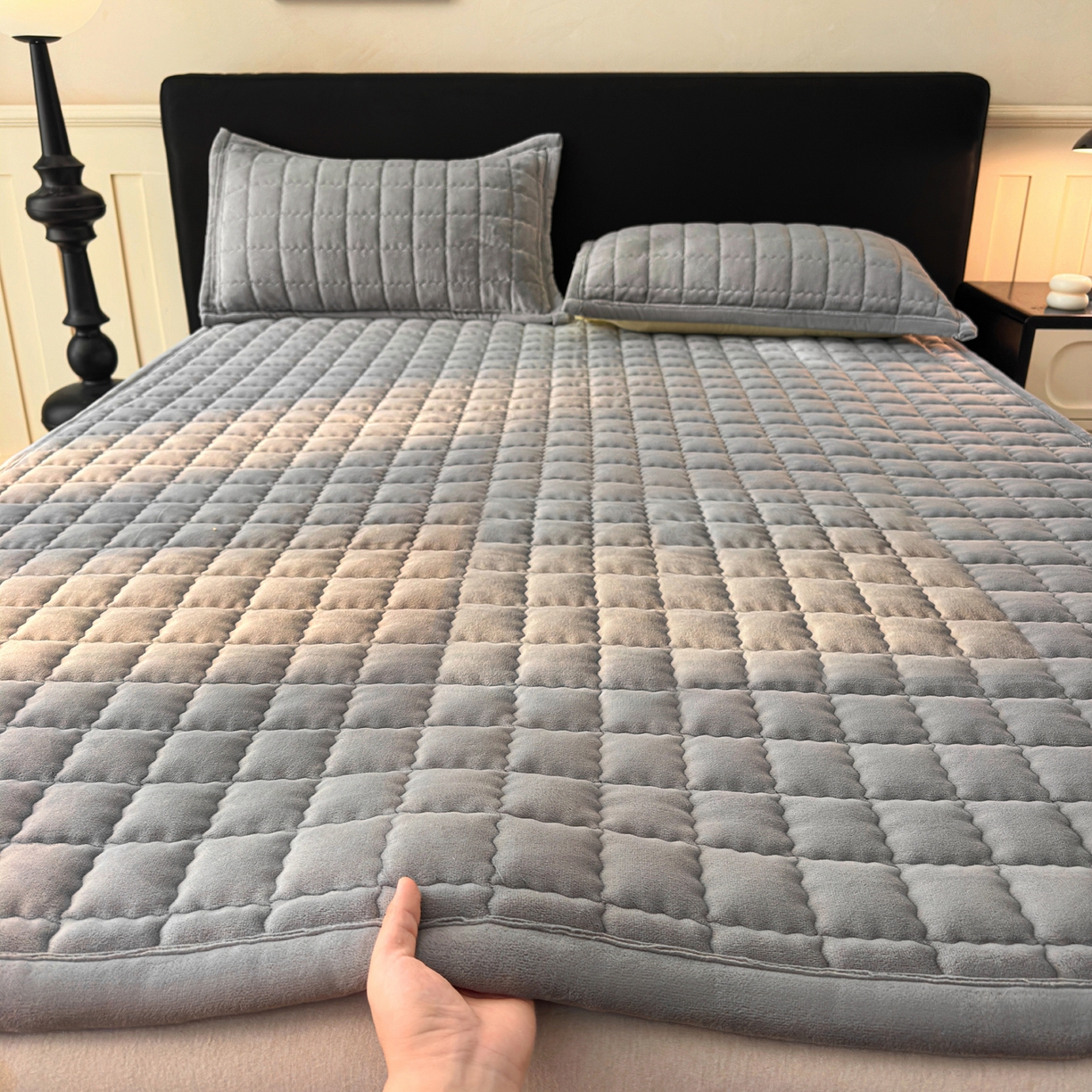 91家纺网 家纺一手货源 找家纺 颜选 2025新款高克重牛奶绒纯色床垫系列 深灰