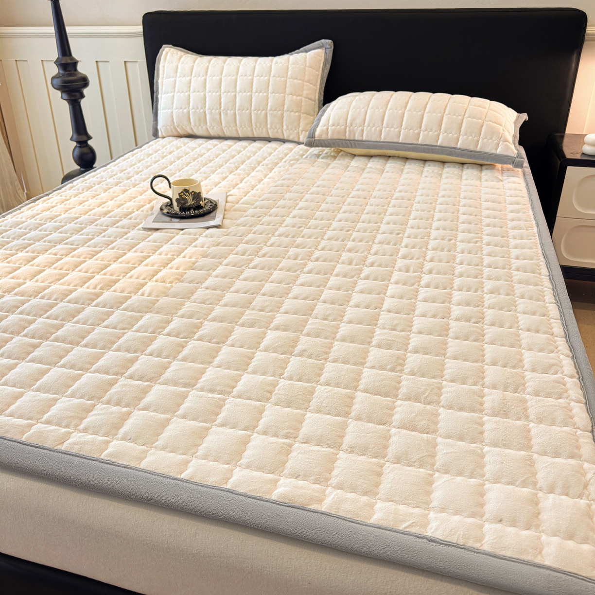 91家纺网 家纺一手货源 找家纺 颜选 2025新款高克重牛奶绒纯色床垫系列 米白