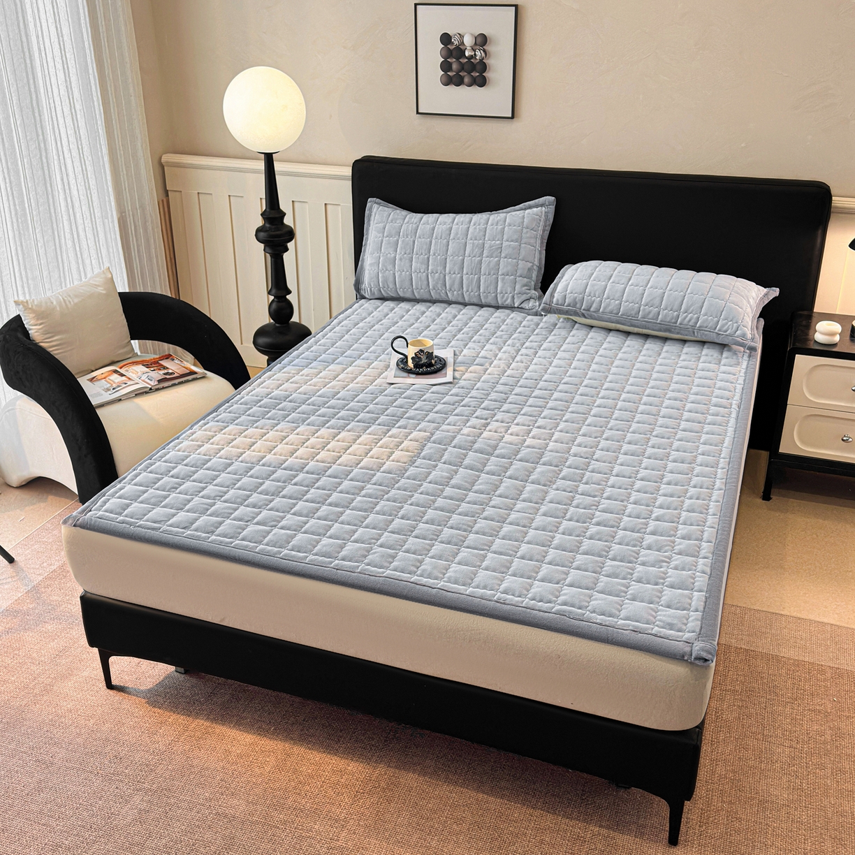 91家纺网 家纺一手货源 找家纺 颜选 2025新款高克重牛奶绒纯色床垫系列 蓝灰