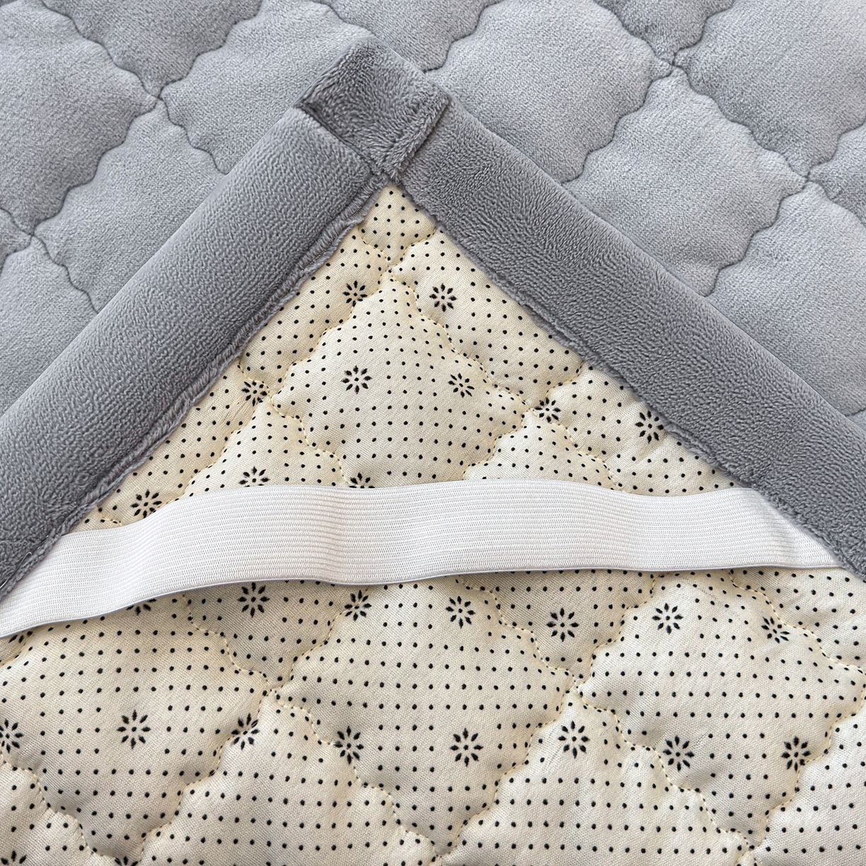 91家纺网 家纺一手货源 找家纺 颜选 2025新款高克重牛奶绒纯色床垫系列 蓝灰