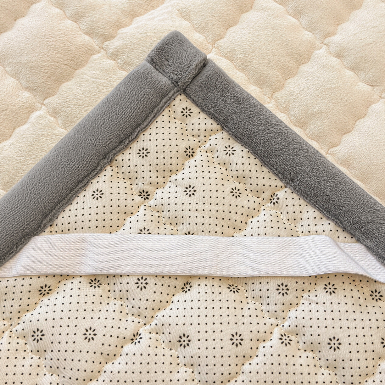 91家纺网 家纺一手货源 找家纺 颜选 2025新款高克重牛奶绒纯色床垫系列 米白