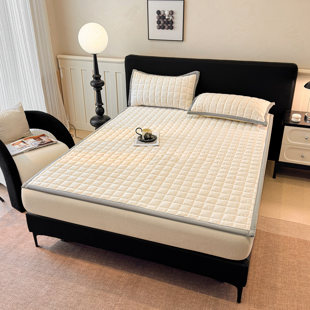 91家纺网 家纺一手货源 找家纺 颜选 2025新款高克重牛奶绒纯色床垫系列 米白