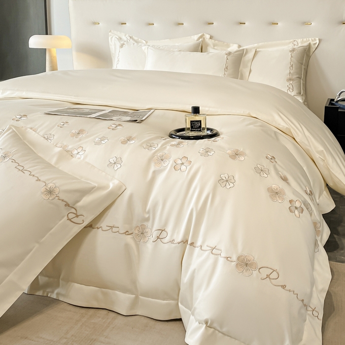 91家纺网 家纺一手货源 找家纺 置顶家纺 2025新款13372全棉刺绣四件套-桃花朵朵开 桃花朵朵开-奶昔白