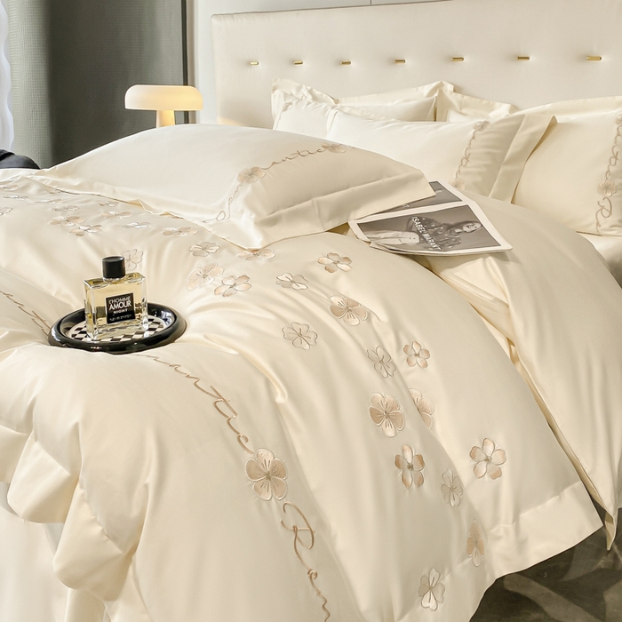 91家纺网 家纺一手货源 找家纺 置顶家纺 2025新款13372全棉刺绣四件套-桃花朵朵开 桃花朵朵开-奶昔白