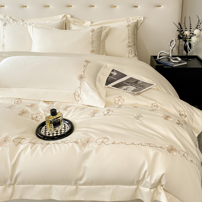 91家纺网 家纺一手货源 找家纺 置顶家纺 2025新款13372全棉刺绣四件套-桃花朵朵开 桃花朵朵开-奶昔白