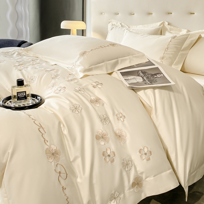 91家纺网 家纺一手货源 找家纺 置顶家纺 2025新款13372全棉刺绣四件套-桃花朵朵开 桃花朵朵开-奶昔白