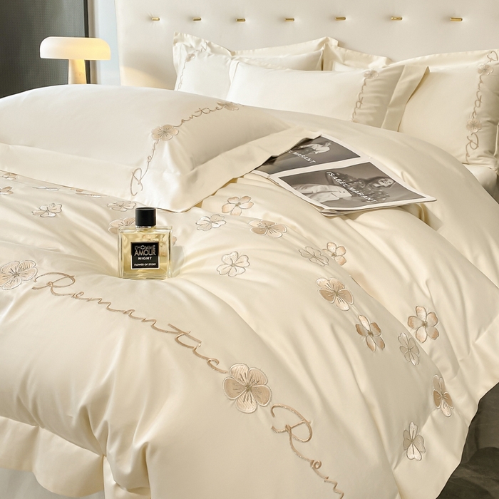 91家纺网 家纺一手货源 找家纺 置顶家纺 2025新款13372全棉刺绣四件套-桃花朵朵开 桃花朵朵开-奶昔白