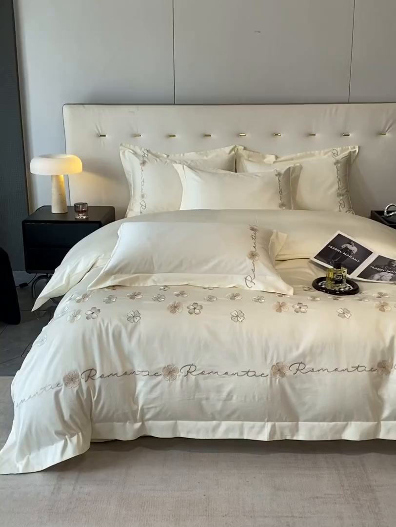 91家纺网 家纺一手货源 找家纺 置顶家纺 2025新款13372全棉刺绣四件套-桃花朵朵开 桃花朵朵开-奶昔白