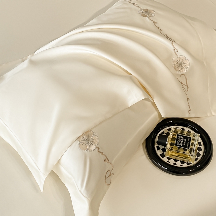 91家纺网 家纺一手货源 找家纺 置顶家纺 2025新款13372全棉刺绣四件套-桃花朵朵开 桃花朵朵开-奶昔白