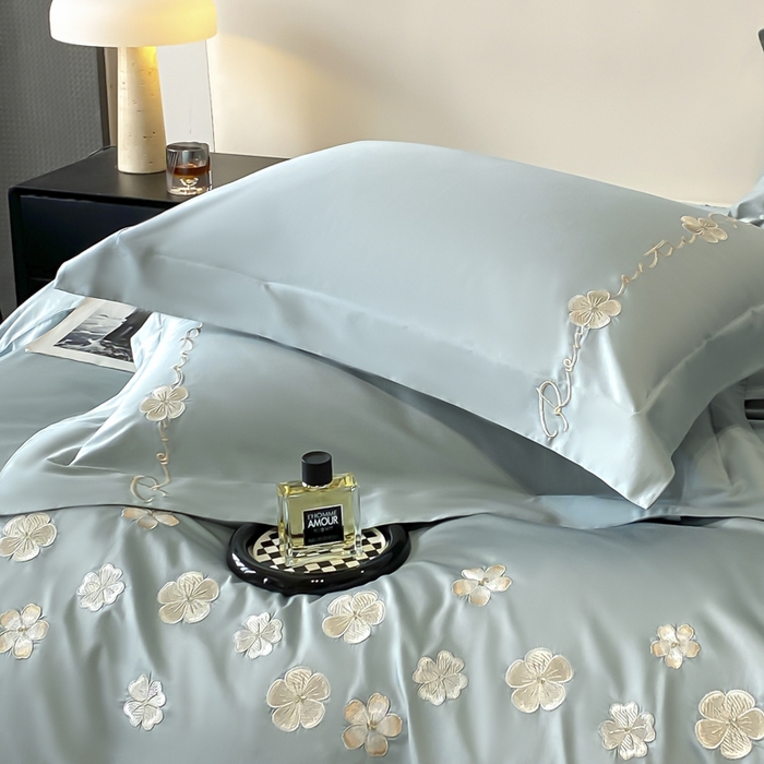 91家纺网 家纺一手货源 找家纺 置顶家纺 2025新款13372全棉刺绣四件套-桃花朵朵开 桃花朵朵开-繁星蓝